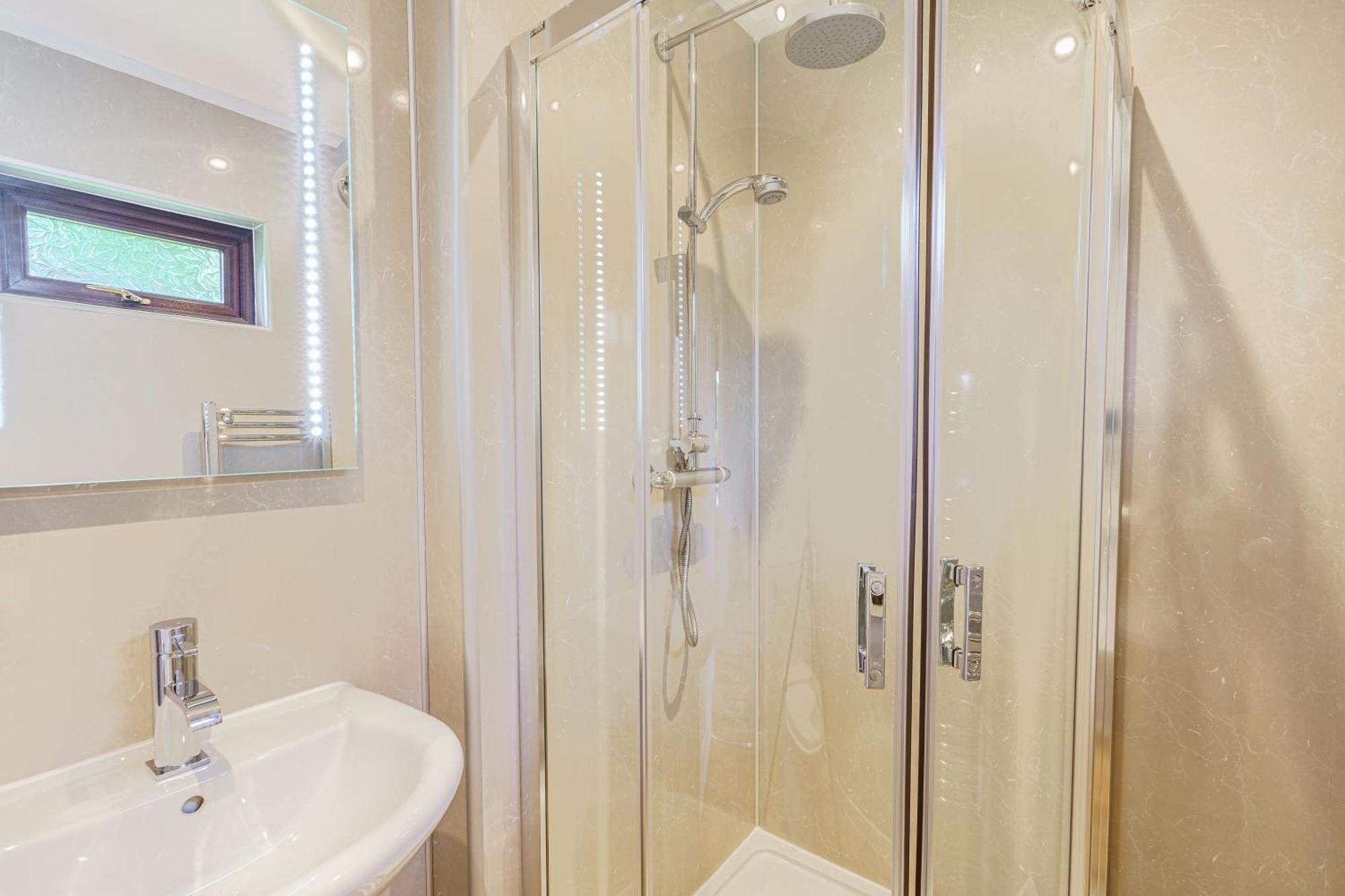 Bluebell Lodge 4 With Hot Tub Newton Stewart Zewnętrze zdjęcie